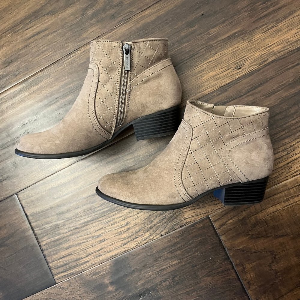 UNISA Beige/Brown Faux Suede Ankle Boots Women’s Size 7.5M